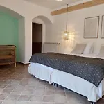 La Maison Des Autres, Piscine Chauffee, Chambres D'Hotes, Proche D'Uzes, Nimes, Pont Du Gard Nouveau 2026 Spa De Luxe Privatif Dans La Suite Pour 2 Penzion 3*
