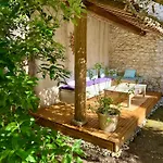 La Maison Des Autres, Piscine Chauffee, D'hotes, Proche D'uzes, Nimes, Pont Du Gard Nouveau 2026 De Luxe Privatif Dans La Pour 2 招待所 Saint-Genies-de-Malgoires