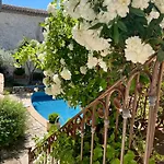 Gasthof La Maison Des Autres, Piscine Chauffee, D'hotes, Proche D'uzes, Nimes, Pont Du Gard Nouveau 2026 De Luxe Privatif Dans La Pour 2 Saint-Genies-de-Malgoires