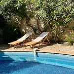 La Maison Des Autres, Piscine Chauffee, D'hotes, Proche D'uzes, Nimes, Pont Du Gard Nouveau 2026 De Luxe Privatif Dans La Pour 2 Saint-Genies-de-Malgoires