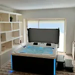 La Maison Des Autres, Piscine Chauffee, D'hotes, Proche D'uzes, Nimes, Pont Du Gard Nouveau 2026 De Luxe Privatif Dans La Pour 2 招待所 3*