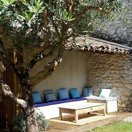 Guest house La Maison Des Autres, Piscine Chauffee, D'hotes Proches Uzes, Nimes, Pont Du Gard Saint-Genies-de-Malgoires