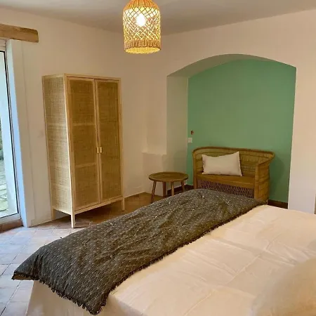 Guest house La Maison Des Autres, Piscine Chauffee, D'hotes Proches Uzes, Nimes, Pont Du Gard *