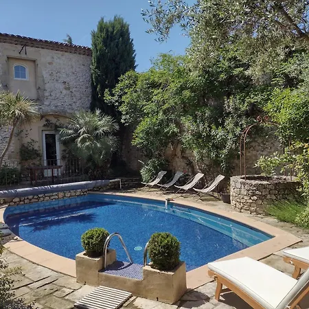 Guest house La Maison Des Autres, Piscine Chauffee, D'hotes Proches Uzes, Nimes, Pont Du Gard *