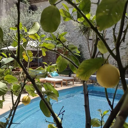 La Maison Des Autres, Piscine Chauffee, D'hotes Proches Uzes, Nimes, Pont Du Gard Guest house *