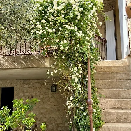 La Maison Des Autres, Piscine Chauffee, D'hotes Proches Uzes, Nimes, Pont Du Gard Guest house *
