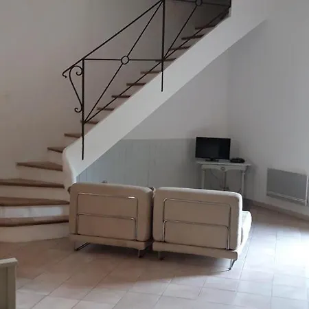 Gæstehus La Maison Des Autres, Piscine Chauffee, D'hotes Proches Uzes, Nimes, Pont Du Gard, Table D'hotes D'octobre A Fin Avril Sur Reservation Saint-Genies-de-Malgoires
