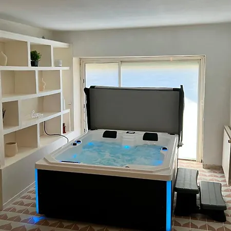 La Maison Des Autres, Piscine Chauffee, D'hotes, Proche D'uzes, Nimes, Pont Du Gard Nouveau 2026 De Luxe Privatif Dans La Pour 2 Gasthuis 3*
