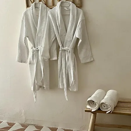 Gasthof La Maison Des Autres, D'hotes, Piscine Chauffee, Pour 2 Avec Privatif - Non Disponible En Juillet Et Aout -