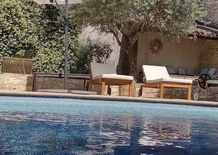 Pensión La Maison Des Autres, piscine chauffée, chambres d'hôtes proche d'Uzès, Nîmes, Pont du Gard Saint-Genies-de-Malgoires