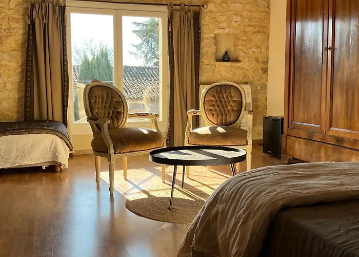 La Maison Des Autres, piscine chauffée, chambres d'hôtes proche d'Uzès, Nîmes, Pont du Gard 3*