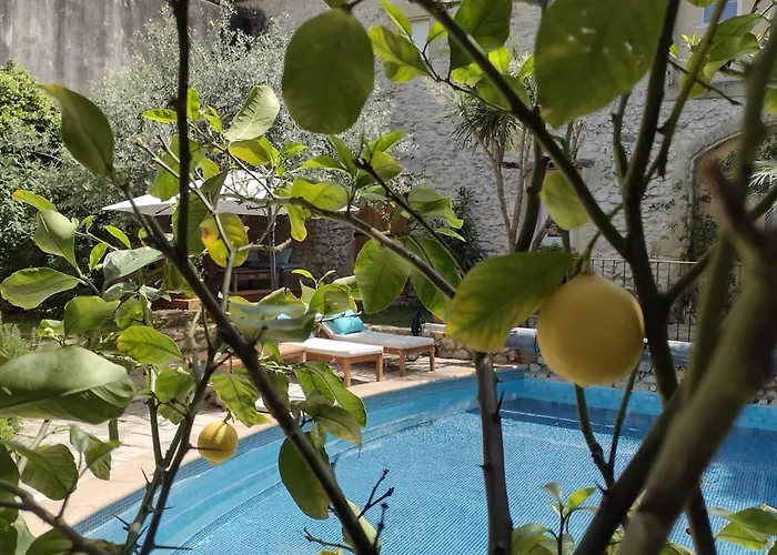 La Maison Des Autres, Piscine Chauffee, D'hotes Proche D'uzes, Nimes, Pont Du Gard Gæstehus 3*