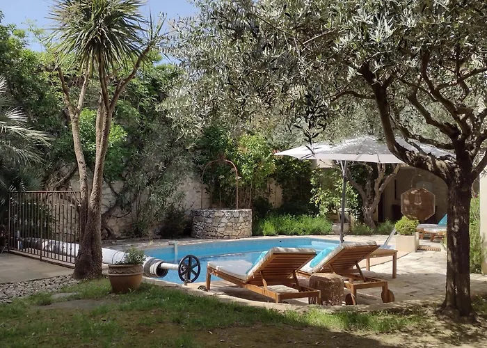 La Maison Des Autres, piscine chauffée, chambres d'hôtes proche d'Uzès, Nîmes, Pont du Gard 3*