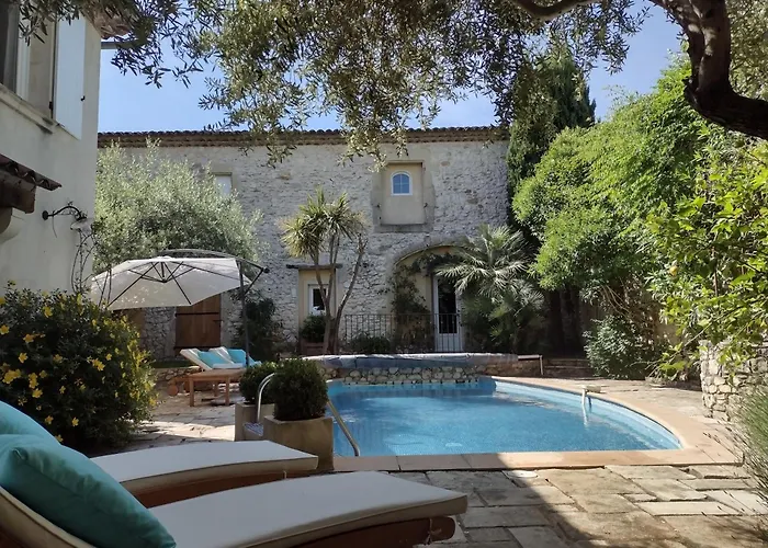 La Maison Des Autres, piscine chauffée, chambres d'hôtes proche d'Uzès, Nîmes, Pont du Gard